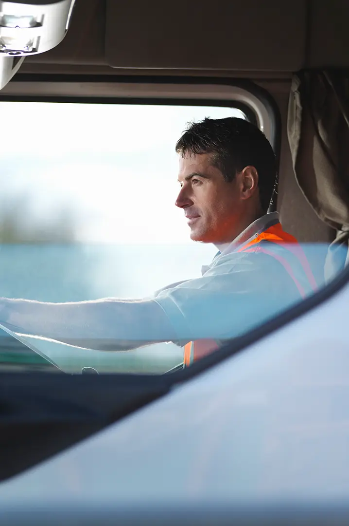 sbrs-content-benefits-fleet-manager Fleet operator in a truck representing reliable charging access for heavy-duty fleets