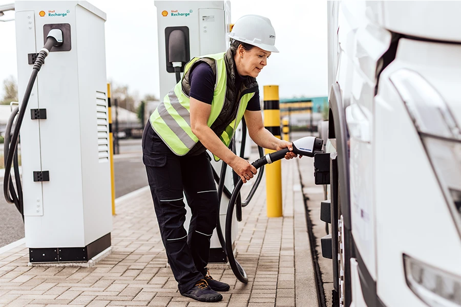 sbrs-related-topic-industries Electric truck being charged at a Shell Recharge station – example EV charging solution for the logistics sector.
