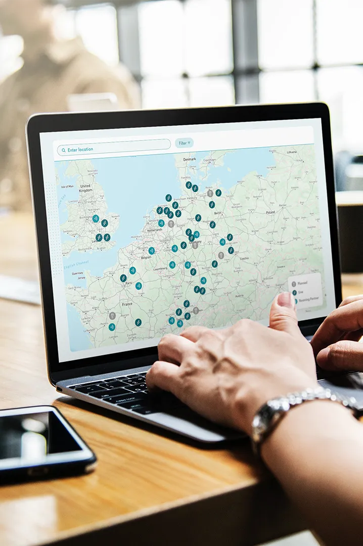 Person using the Shell Recharge map on a laptop – showing HDV charging locations across Europe.