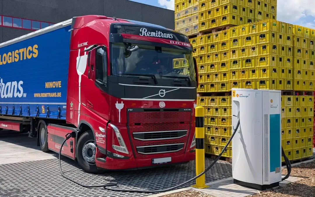 Pionierprojekt für gemeinsames Laden von Nutzfahrzeugen in Belgien